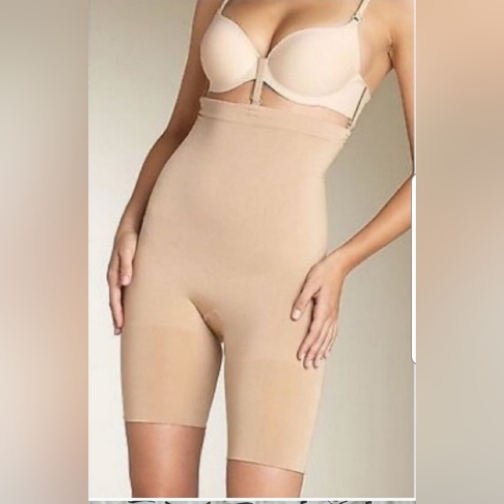 Spanx Higher Power Mid Thigh Compression Shorts N… - image 1